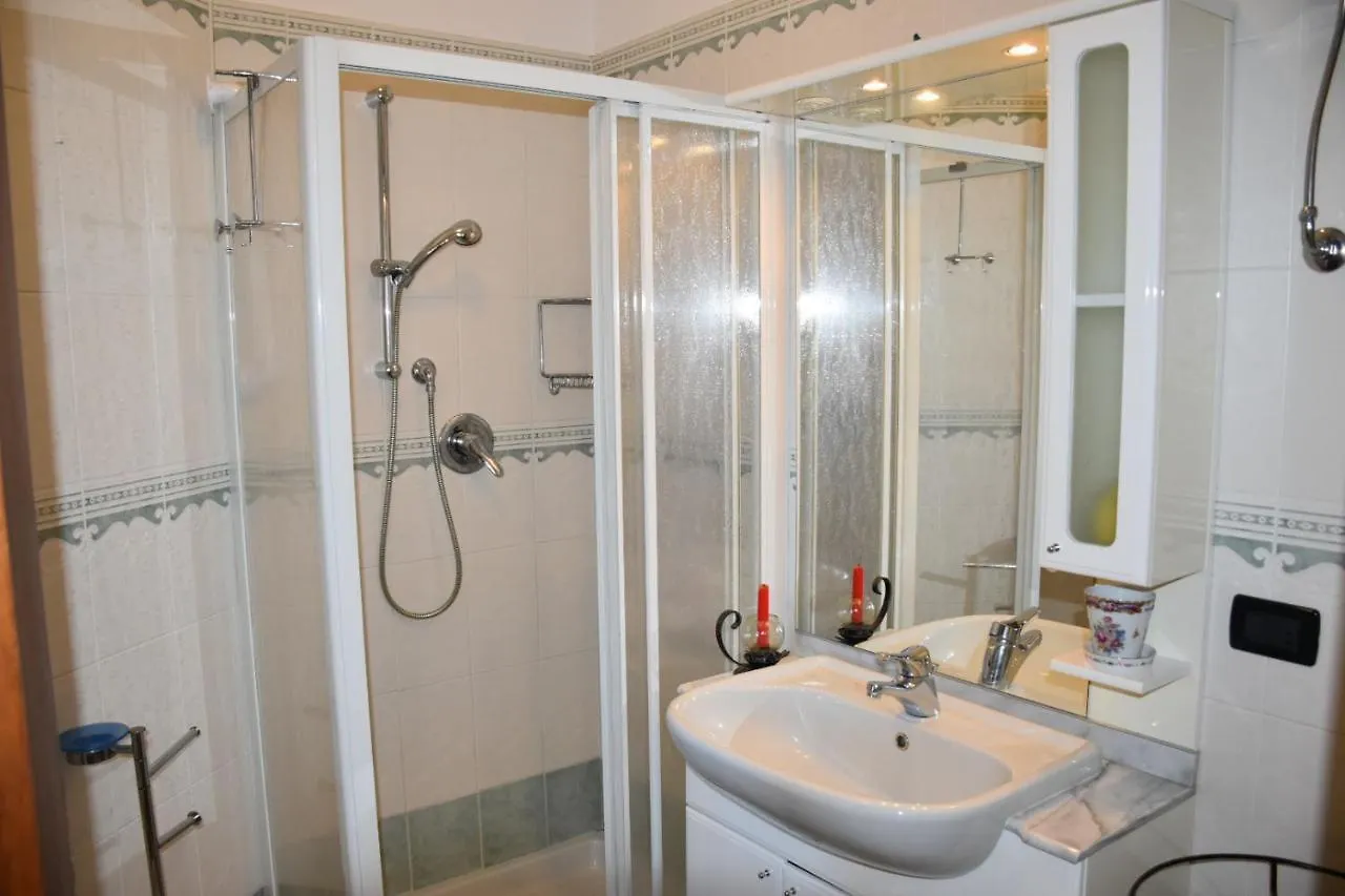 La Huta Apartment Garda  0*, Garda (Verona)