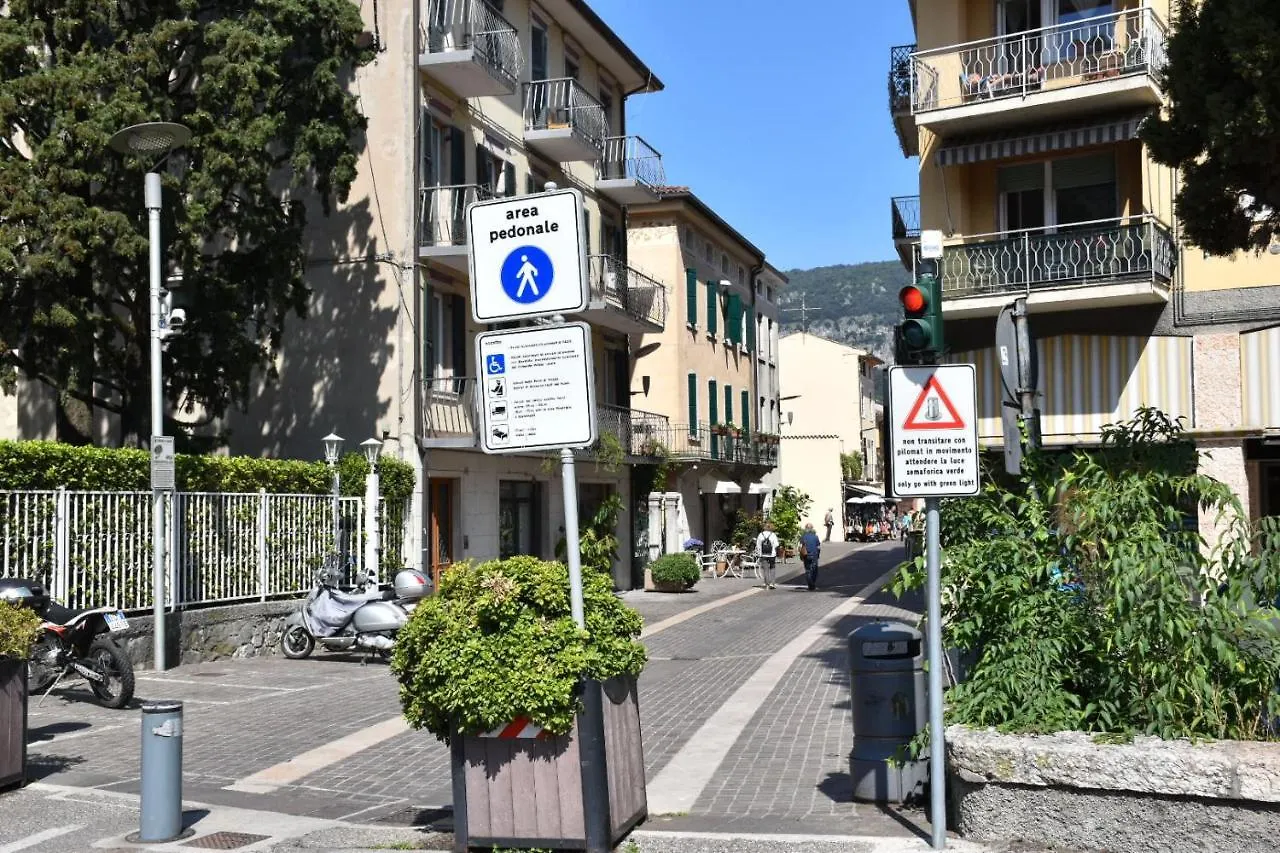 La Huta Apartment Garda  0*, Garda (Verona) Italy