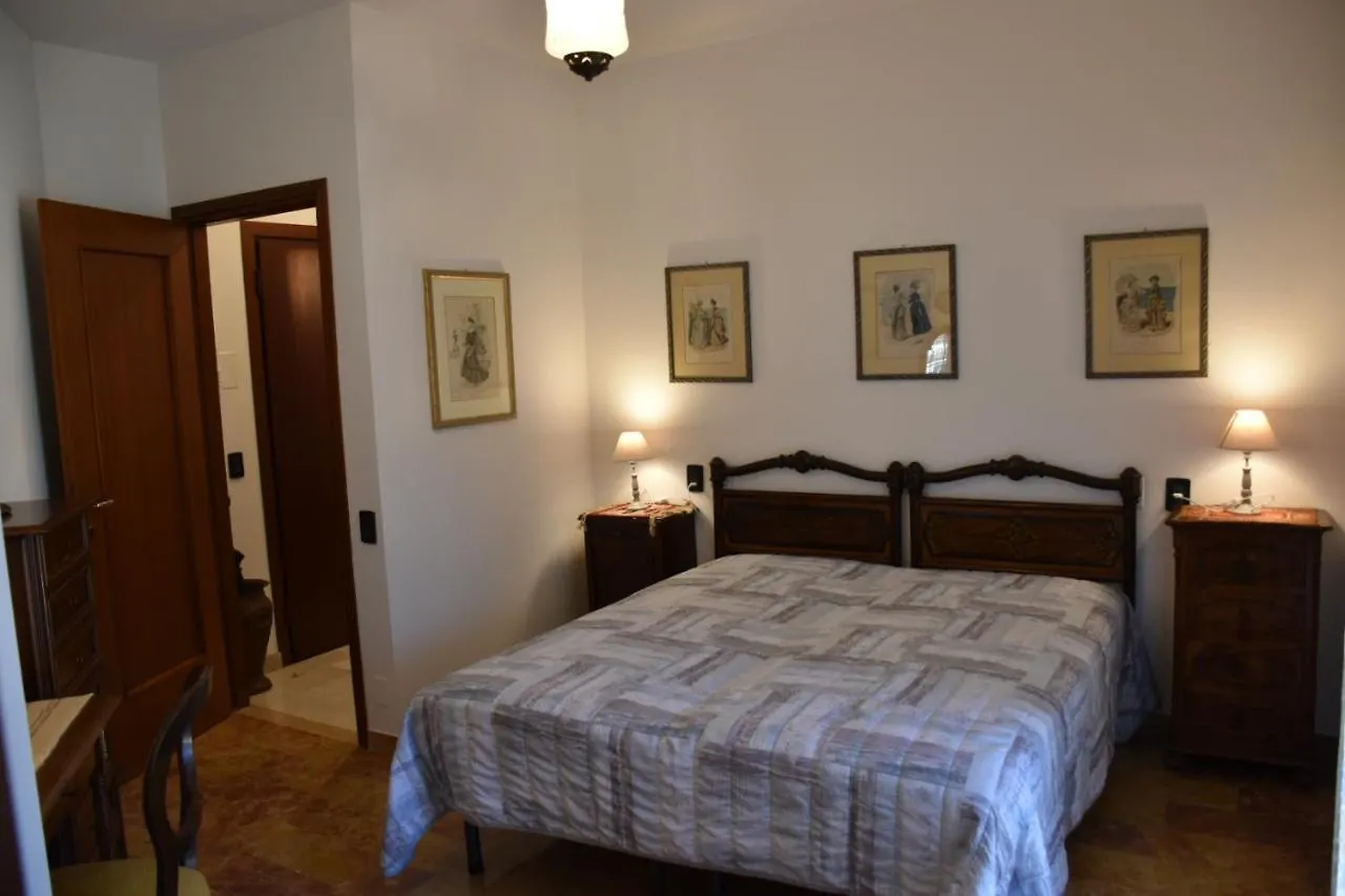 La Huta Apartment Garda  0*, Garda (Verona)